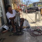 フィリピンのバイク修理屋