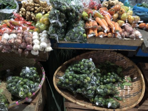 ドゥマゲッティ市場　野菜売り場